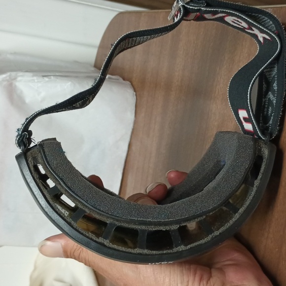 Uvex Black and Yellow Ski Goggles - Picture 3 of 5